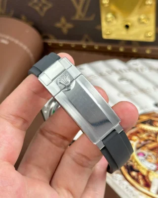 Replica Rolex Daytona Black Dial Black Bezel Oysterflex Strap