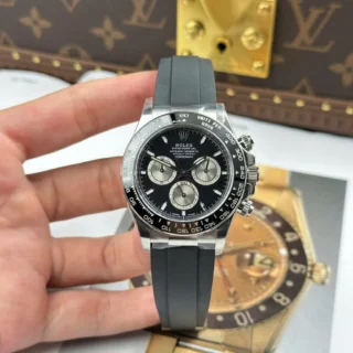 Replica Rolex Daytona Black Dial Black Bezel Oysterflex Bracelet