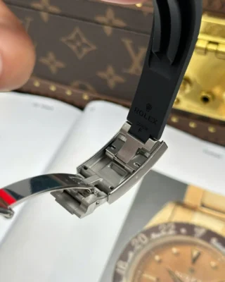 Replica Rolex Daytona Black Dial Black Bezel Oysterflex Bracelet