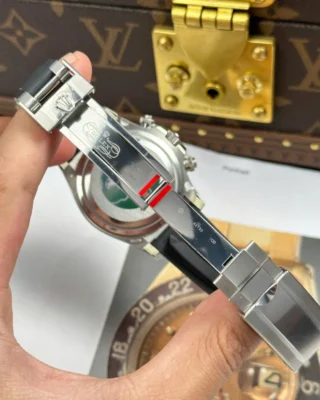 Replica Rolex Daytona Black Dial Black Bezel Oysterflex Bracelet