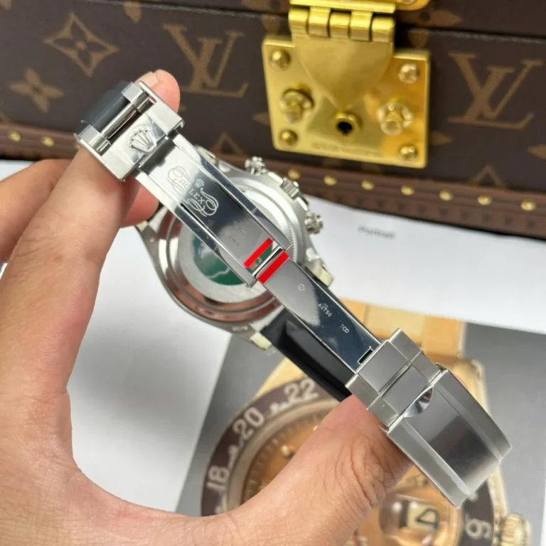 Replica Rolex Daytona Black Dial Black Bezel Oysterflex Bracelet