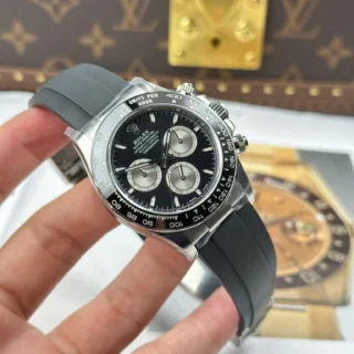 Replica Rolex Daytona Black Dial Black Bezel Oysterflex Bracelet