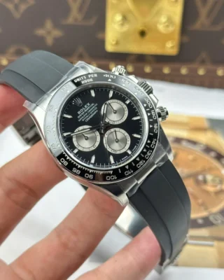 Replica Rolex Daytona Black Dial Black Bezel Oysterflex Bracelet
