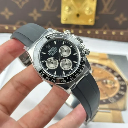 Replica Rolex Daytona Black Dial Black Bezel Oysterflex Bracelet