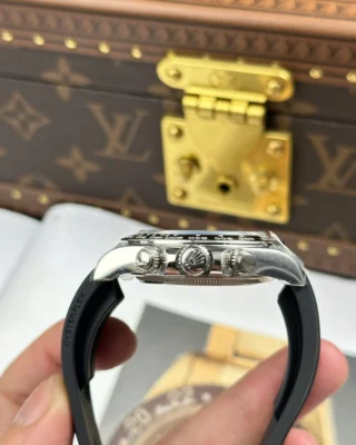 Replica Rolex Daytona Black Dial Black Bezel Oysterflex Bracelet