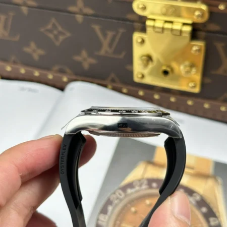 Replica Rolex Daytona Black Dial Black Bezel Oysterflex Bracelet