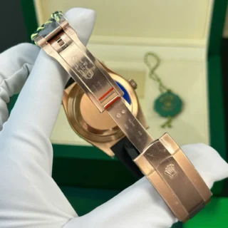 Replica Rolex Sky Dweller Chocolate Dial Rose Gold Case Oysterflex Bracelet