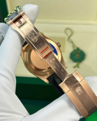 Replica Rolex Sky Dweller Chocolate Dial Rose Gold Case Oysterflex Bracelet