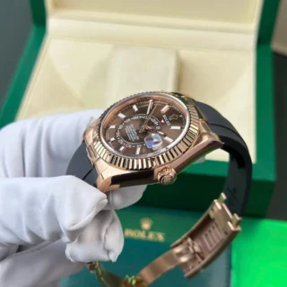 Replica Rolex Sky Dweller Chocolate Dial Rose Gold Case Oysterflex Bracelet