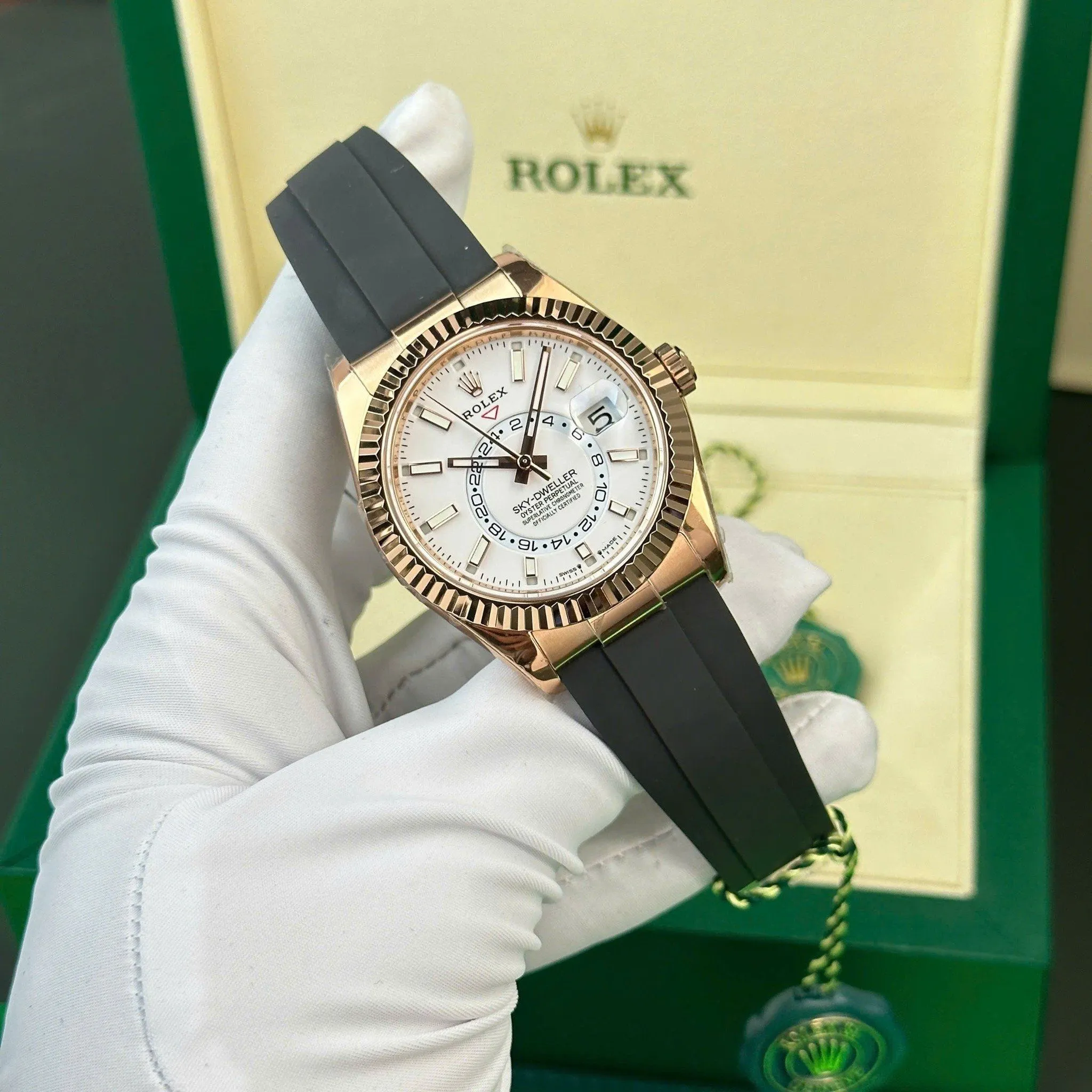 Replica Rolex Sky Dweller White Dial Fluted Bezel Oysterflex Bracelet