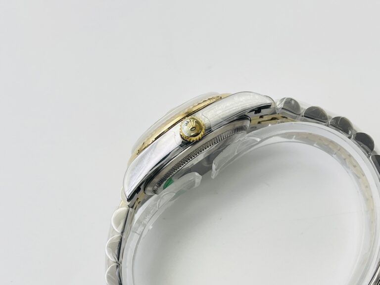 Replica Rolex Datejust Gold Palm Motif Dial 126233 Close-Up Focus
