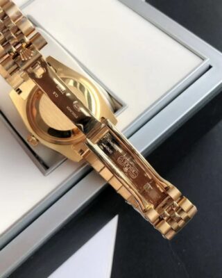 Replica Rolex Datejust RG/RG Jub White/Dial Profile Shot