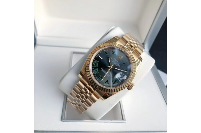 Replica Rolex Datejust RG/RG Jubilee Bracelet Angle Detail