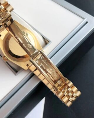 Replica Rolex Datejust RG/RG Jubilee Bracelet Feature Highlight