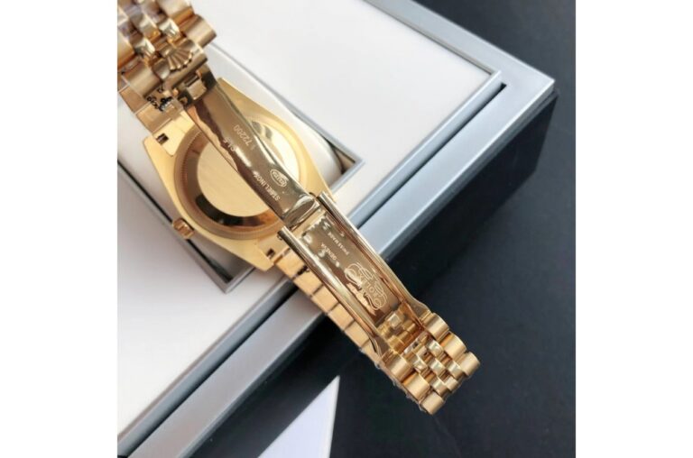Replica Rolex Datejust RG/RG Jubilee Bracelet Feature Highlight