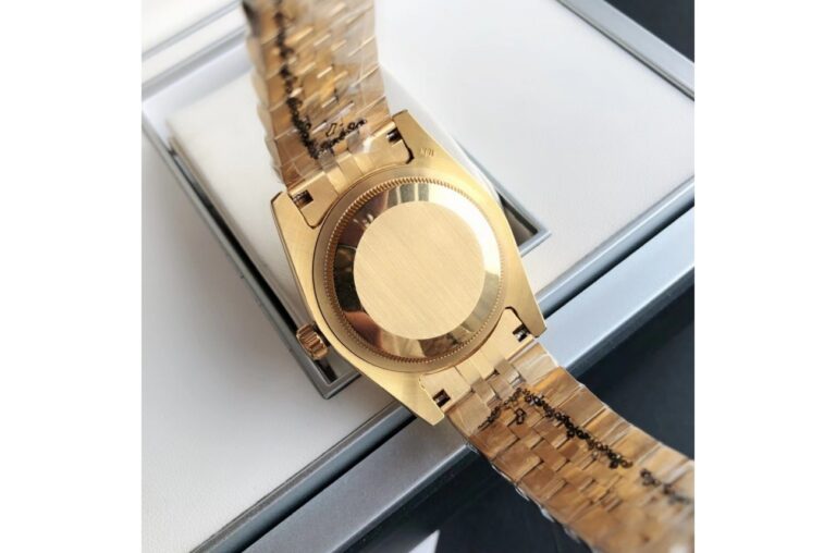 Replica Rolex Datejust RG/RG Jubilee Bracelet Alternate Angle