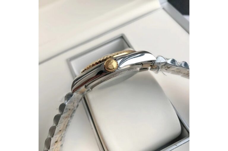 Replica Rolex Datejust RG/SS Jub Grey/Rmn Style Perspective