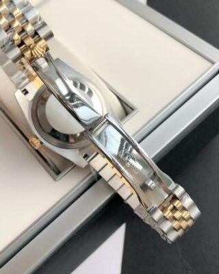 Replica Rolex Datejust RG/SS Jub White/Dial Profile Shot