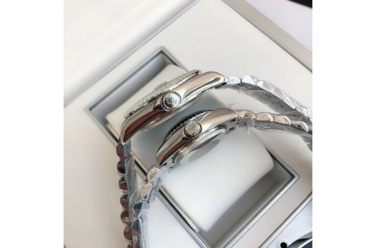Replica Rolex Datejust SS/SS Jub Black/Dial Alternate Angle