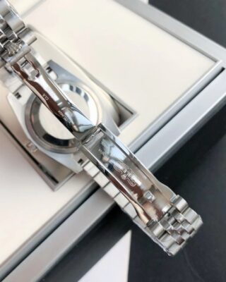 Replica Rolex Datejust SS/SS Jub Green/Dia Feature Highlight