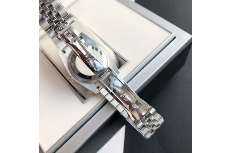 Replica Rolex Datejust SS/SS Jub Green/Dia Feature Highlight