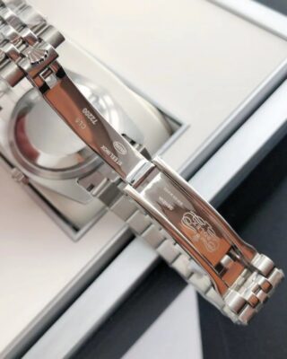 Replica Rolex Datejust SS/SS Jub Grey/Rmn Profile Shot