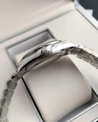 Replica Rolex Datejust SS/SS Jub Grey/Rmn Style Perspective
