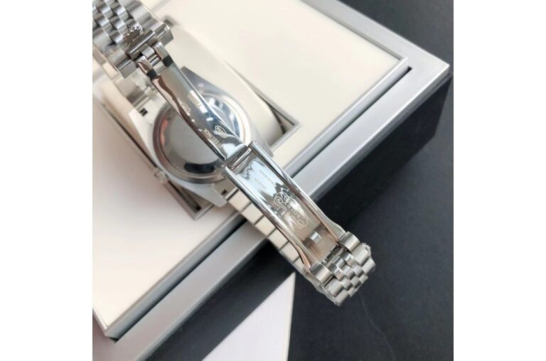 Replica Rolex Datejust SS/SS Jub White/Dial Feature Highlight