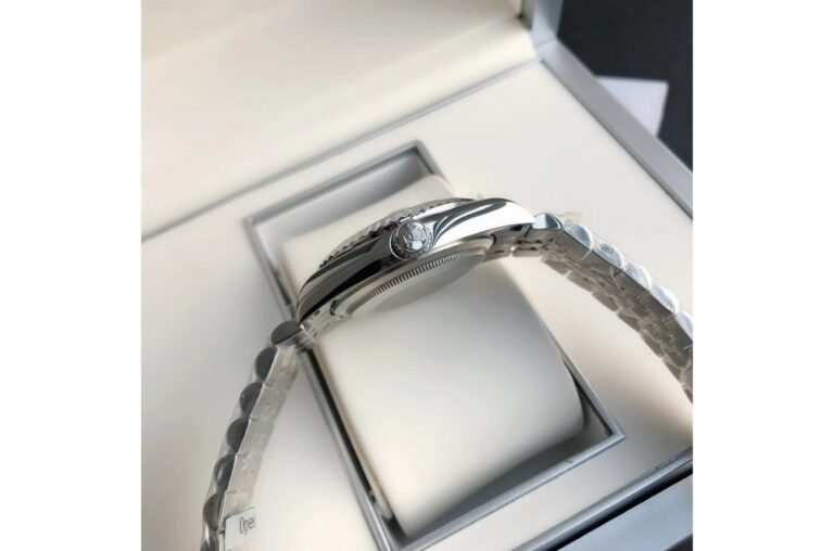 Replica Rolex Datejust SS/SS Jub White/Dial Style Perspective