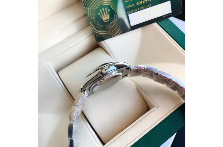 Replica Rolex Oyster Perpetual SS/SS Green/Stk Style Perspective