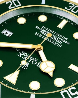Replica ROLEX WALL CLOCK – SUBMARINER GREEN GOLD Angle Detail