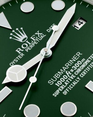 Replica ROLEX WALL CLOCK – SUBMARINER ‘HULK‘ EDITION Profile Shot