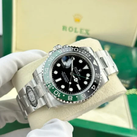 Replica Rolex GMT Master Sprite Black Dial Green and clack Bezel Oyster Bracelet