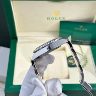 Replica Rolex GMT Master Sprite Black Dial Green and clack Bezel Oyster Bracelet
