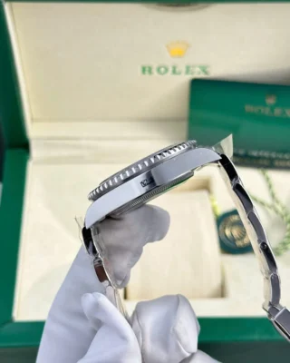 Replica Rolex GMT Master Sprite Black Dial Green and clack Bezel Oyster Bracelet