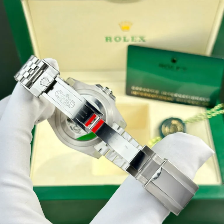 Replica Rolex GMT Master Sprite Black Dial Green and clack Bezel Jubilee Bracelet