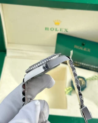 Replica Rolex GMT Master Sprite Black Dial Green and clack Bezel Jubilee Bracelet