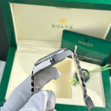 Replica Rolex GMT Master Sprite Black Dial Green and clack Bezel Jubilee Bracelet