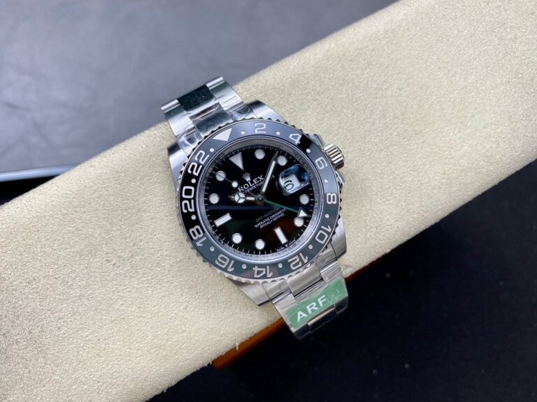 Superclone Rolex GMT-Master II 126710GRNR "Bruce Wayne" Oyster 2024 Angle Detail