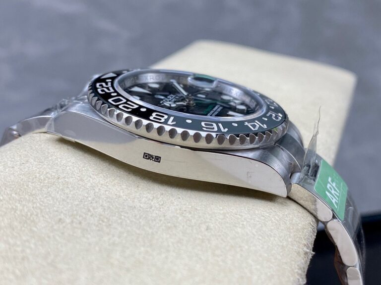 Superclone Rolex GMT-Master II 126710GRNR "Bruce Wayne" Oyster 2024 Close-Up Focus