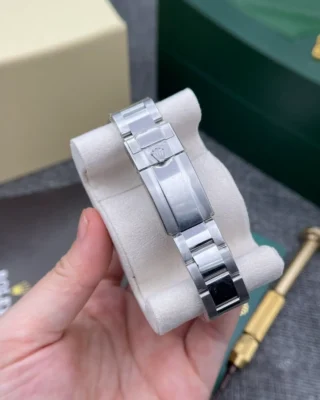 Replica Rolex GMT Master II Batman Black Dial Blue and Black Bezel Oyster Bracelet