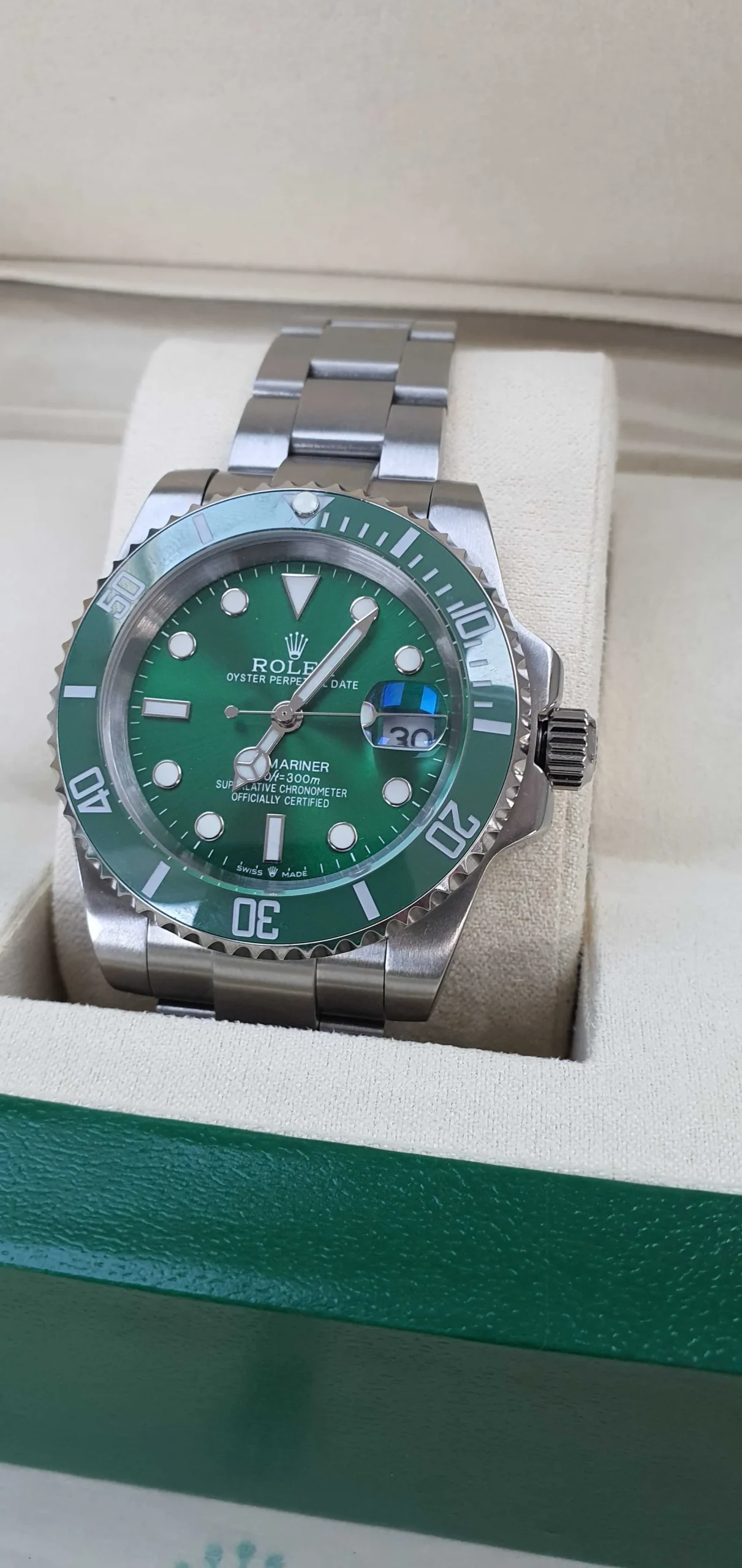 Rolex Submariner 40mm Green Dial 116610LV "Hulk" photo review