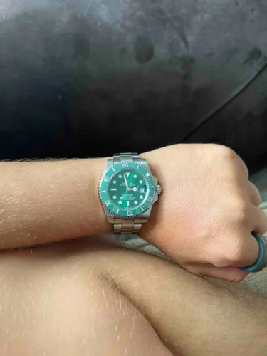 Rolex Submariner 40mm Green Dial 116610LV "Hulk" photo review