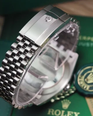 Replica Rolex Datejust Blue Dial 126334 Jubilee Feature Highlight