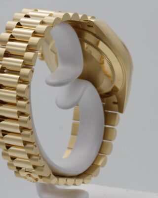 Superclone Rolex Day-Date Black Dial 228238 Design Element