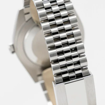 Replica Rolex Datejust Green Dial 126334 Jubilee Style Perspective