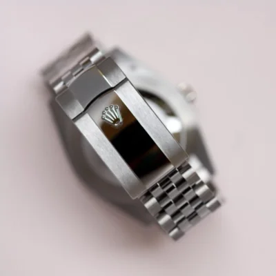 Replica Rolex Datejust White Dial 126334 Jubilee Flutted Profile Shot