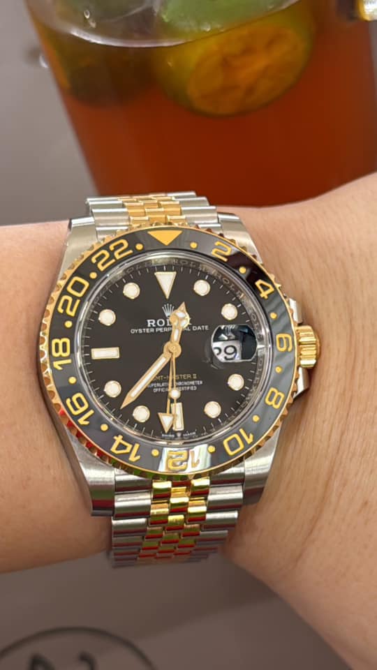 Superclone Rolex GMT-Master II 40 mm Black Dial "Zombie" 126713GRNR photo review