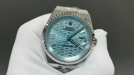 Replica Rolex Land-Dweller 40 mm platinum Close-Up Focus
