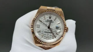 Replica Rolex Land-Dweller 40 mm Everose gold Close-Up Focus